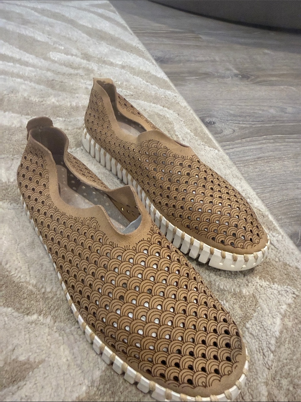 ISLE JACOBSON Women’s Slip-On Casual Loafers in Tan with Perforated Design